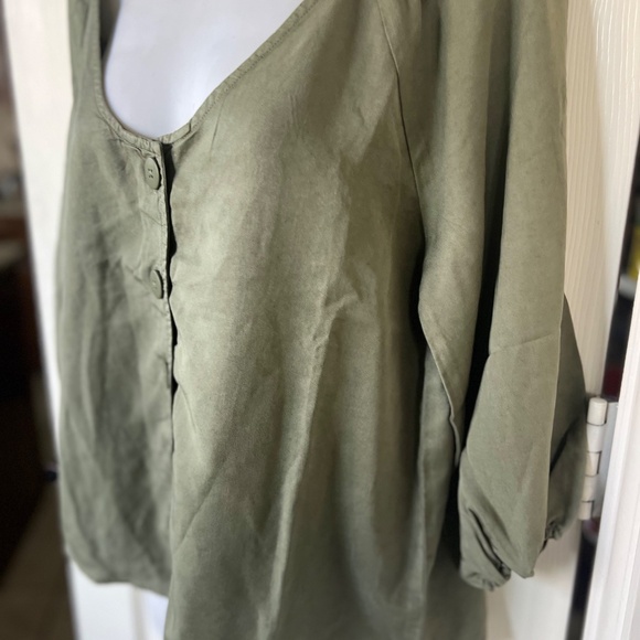 Sanctuary Mila Solid Hued Green Lyocell Button down Half sleeve top - Picture 4 of 8